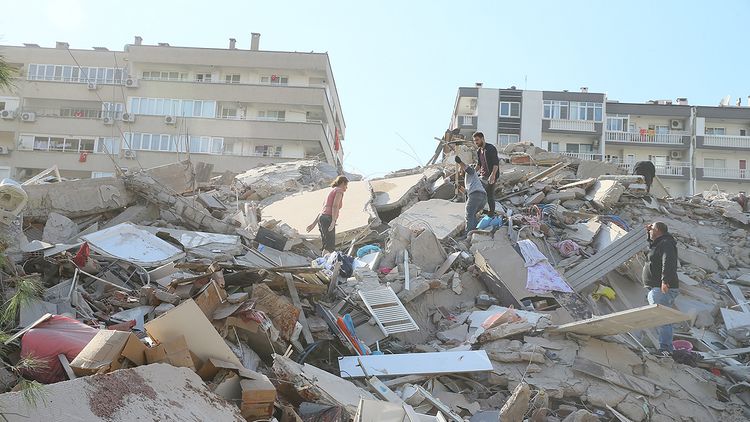 İzmirdə 6.6 baş gücündə zəlzələ, ardınca sunami oldu: ölən və yaralananlar var, 100-dən çox yaxta&nbsp;dənizə sürükləndi - FOTOLAR (Yenilənir)