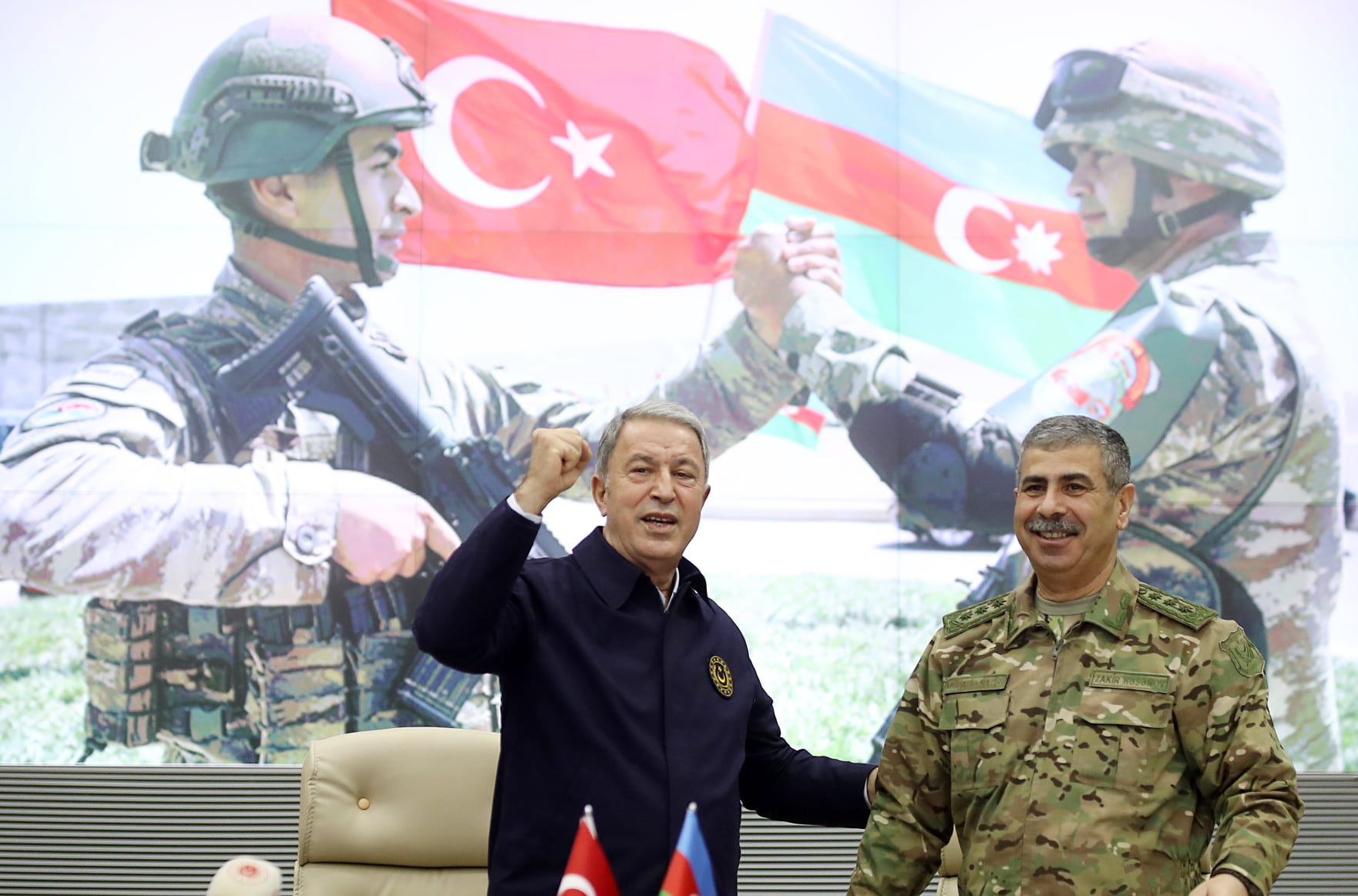 Azərbaycan və Türkiyənin müdafiə nazirləri görüşüb:&nbsp; &ldquo;Türkün yumruğu..."
