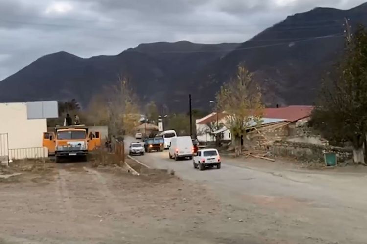 Ermənistan hərbçiləri və əhalisi işğaldakı ərazini belə tərk edir - Kəlbəcərdən ən son VİDEO