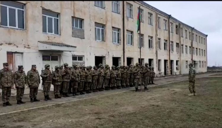Ağdamın Gülablı kəndindəki keçmiş orta məktəbdə Azərbaycan bayrağı qaldırılıb - FOTOLAR
