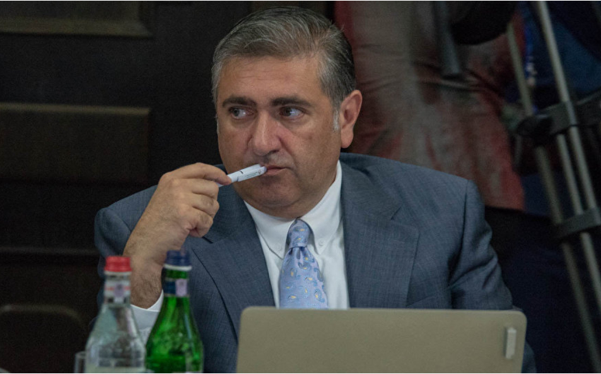 Ermənistanın sabiq naziri: "Ölkəni çörək qıtlığı, bahalaşma təhlükəsi gözləyir"