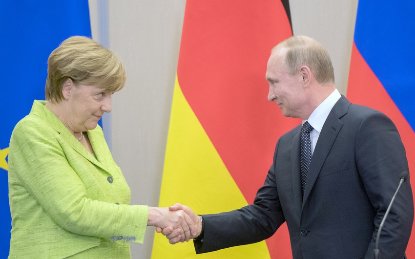 Putinlə Merkel arasında telefon danışığı olub - Nələr müzakirə edilib?
