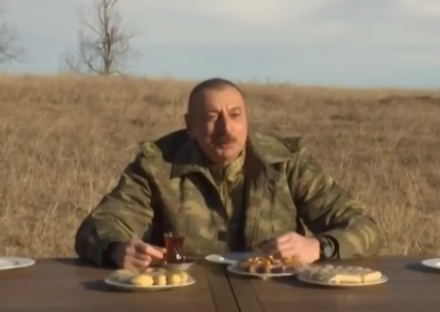 Prezident və ailəsi Cıdır düzündə: "Dostlarımız sevinsin, düşmənlərin gözü kor olsun!" - VİDEO