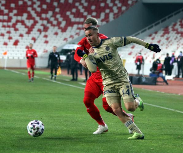 Türkiyə Super Liqası: "Fənərbaxça" büdrədi,&nbsp; &ldquo;Beşiktaş&rdquo; isə qalib gəldi&nbsp;