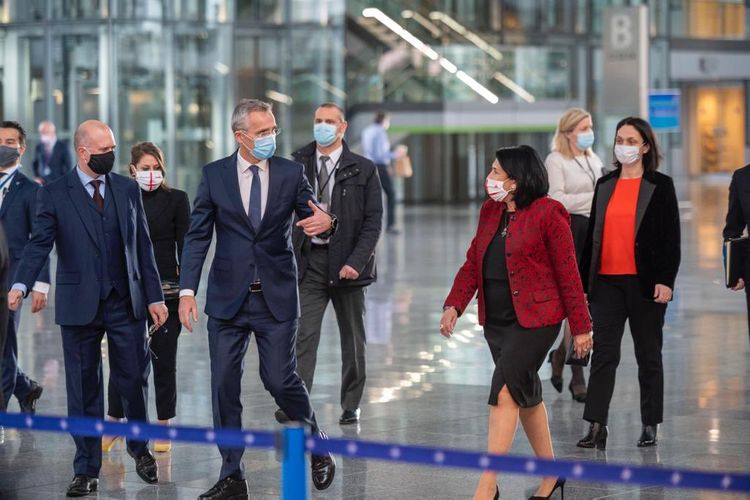 NATO Baş katibi Gürcüstan prezidenti ilə bir arada: "Bölgədə güc balansının yeni konfiqurasiyası yaranıb..." - FOTO
