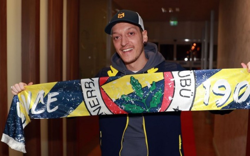 "Fənərbağça" klubu&nbsp;Mesut Özil üçün yeni kampaniya başladıb:&nbsp;"Ən azı bir sms rica edirəm"