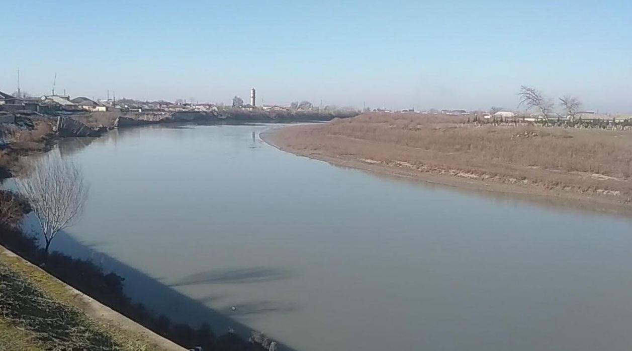 KÜRÜN NEFTÇALADA XƏZƏRƏ TÖKÜLMƏSİNİN QARŞISI ALINIR: bu, hansı problemlərə yol aça bilər? - Açıqlamalar (VİDEO)