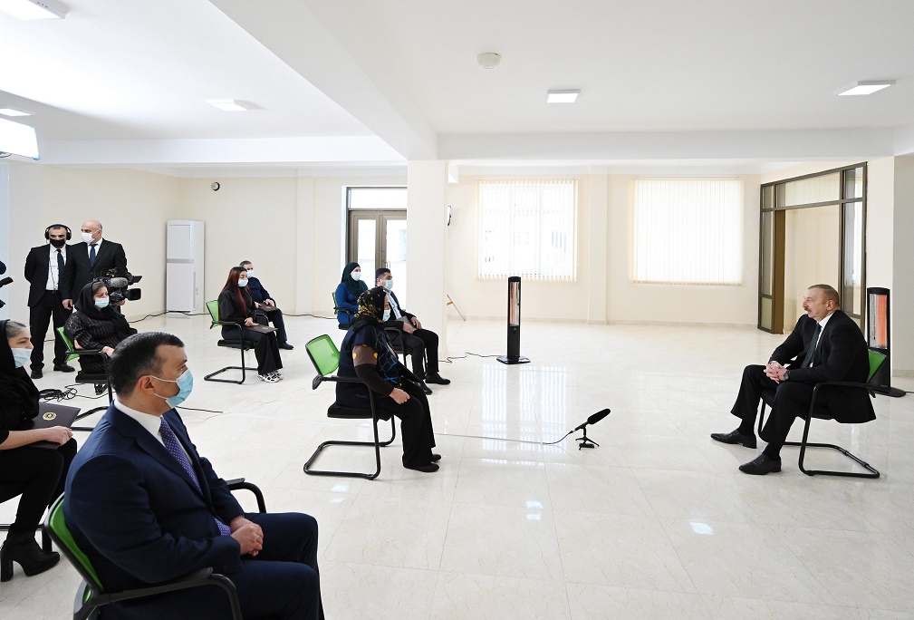 Prezident şəhid ailələri və müharibə əlillərinə yeni mənzillərin təqdimolunma&nbsp;mərasimində:&nbsp;"Təqribən 6-7 min işğalçı məhv edilib"&nbsp;- FOTOLAR