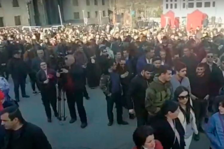 Ermənistanda Paşinyana qarşı aksiyalar davam edir - FOTOLAR