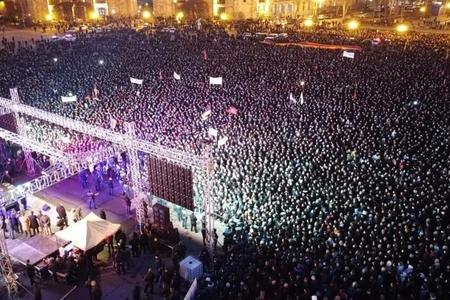 Paşinyan minlərlə tərəfdarı ilə meydanda:&nbsp;&nbsp;"Hərbi qiyama çağırış etmiş qüvvələrə öz gücünü göstərir" - VİDEO/FOTO