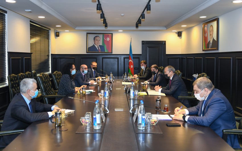 Mikayıl Cabbarov Asiya İnkişaf Bankının rəsmisi ilə görüşüb - Nələr müzakirə olunub? + FOTO