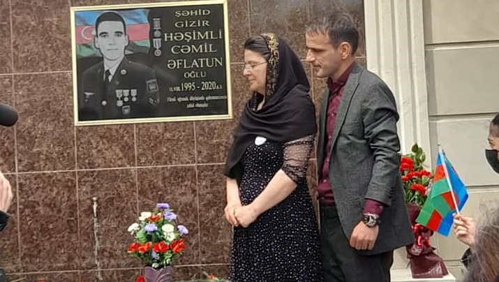 Şəhid anası Prezidenti&nbsp;ailə üzvləri ilə birgə evinə iftar süfrəsinə dəvət edib