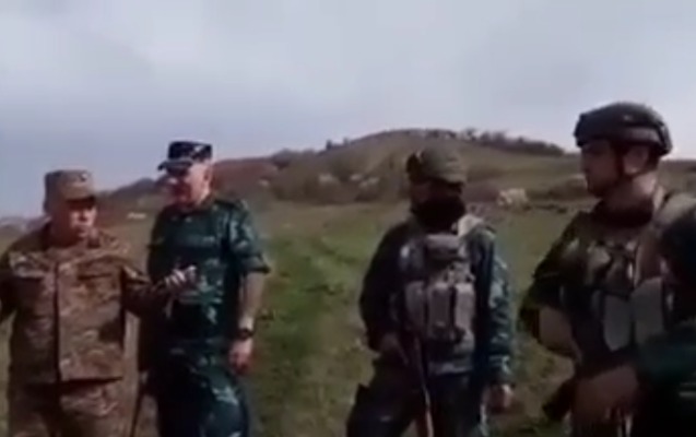 Azərbaycan sərhədçisi erməni hərbçinin qarşısını belə kəsdi - Sərhəddə maraqlı anlar + VİDEO