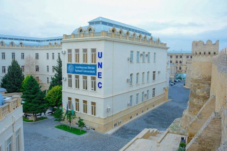 "NAZİRLİKDƏN DEDİLƏR Kİ, SİZİ ORA QƏBUL EDƏNDƏN ŞİKAYƏT VERİN" - UNEC və onun rektoru diplomlarını ala bilməyən məzunların "başının altına yastıq" qoyur, yoxsa...