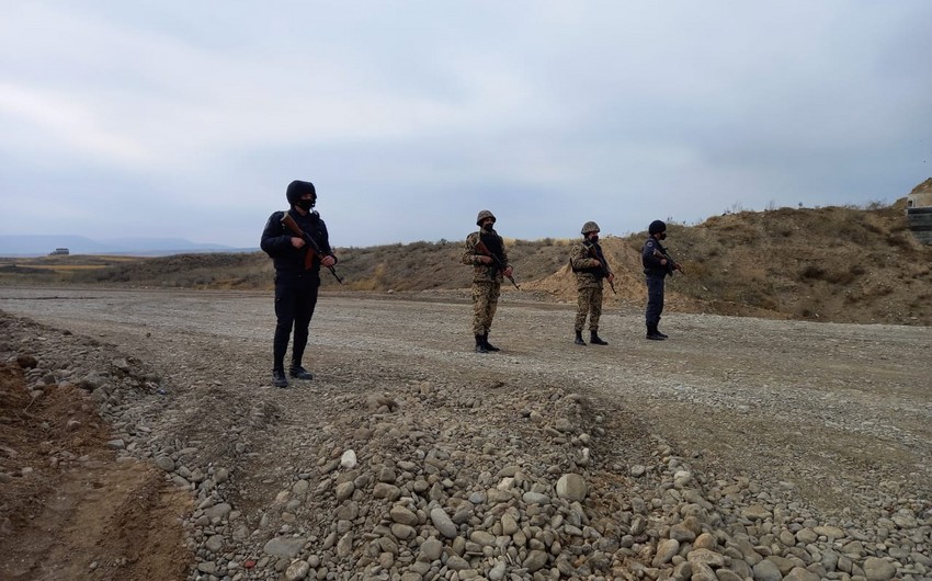 Tərtərdə postda avtomobili polisin üzərinə sürən şəxsə cinayət işi açılıb