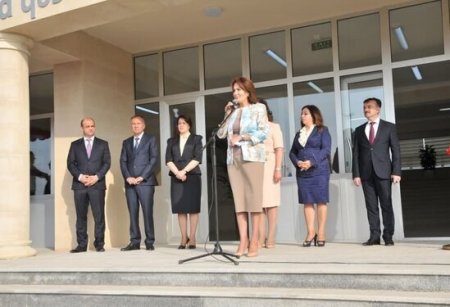 Şöbə müdirindən 30 nəfərdən pul alan məktəb direktoru ilə&nbsp;bağlı açıqlama: "Araşdırma aparılır" - VİDEO