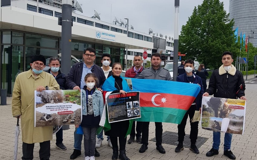 Azərbaycanlılar&nbsp;BMT-nin qərarqahı önündə aksiya keçiriblər - FOTO
