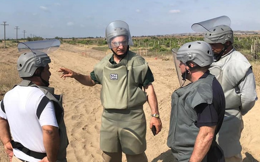 Britaniyalı ekspert Füzulidə minalanmış ərazilərdəki vəziyyəti araşdırıb - FOTO
