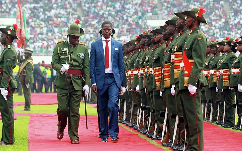 Zambiya prezidenti hərbi paradda&nbsp;huşunu itirib