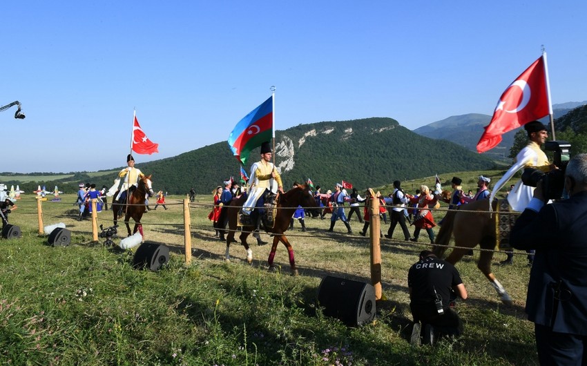 Şuşada &ldquo;Musiqi irsi və Qarabağ atları Cıdır düzündə&rdquo; kompozisiyası təqdim olunub