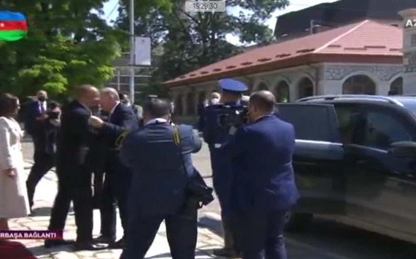 İLHAM ƏLİYEVLƏ ƏRDOĞAN ŞUŞADA - Türkiyə prezidenti tarixi şəhərdə belə qarşılandı - VİDEO