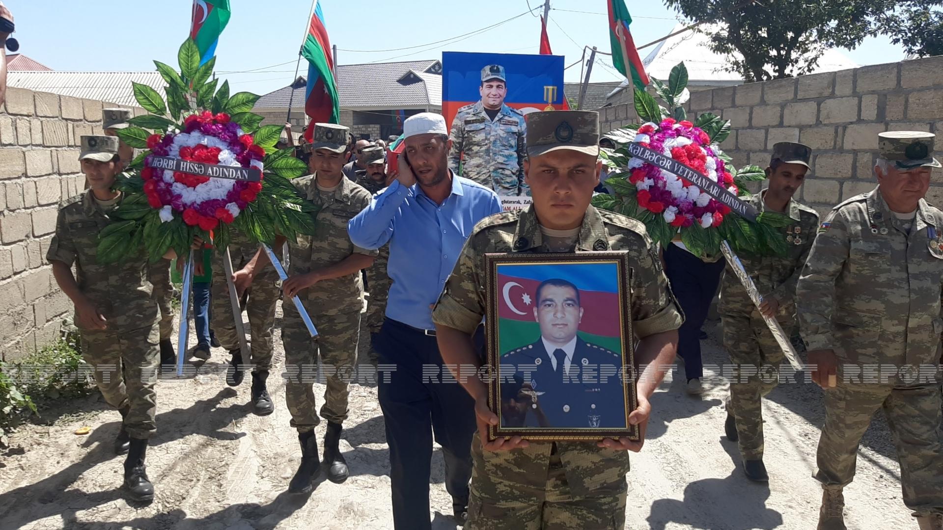 Kapitan&nbsp;İlham Fərzəliyev dəfn olundu - FOTO