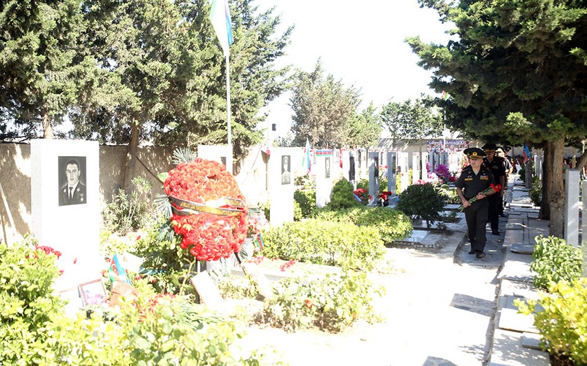 Milli Qəhrəman Mübariz İbrahimovun məzarı ziyarət edilib - FOTO