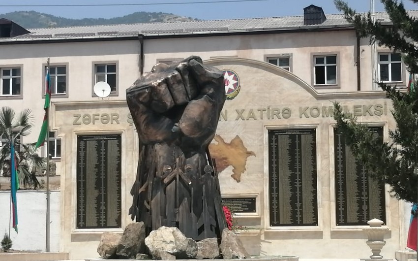 Hadrut qəsəbəsi ilə Badara kəndinə ilk köç olub