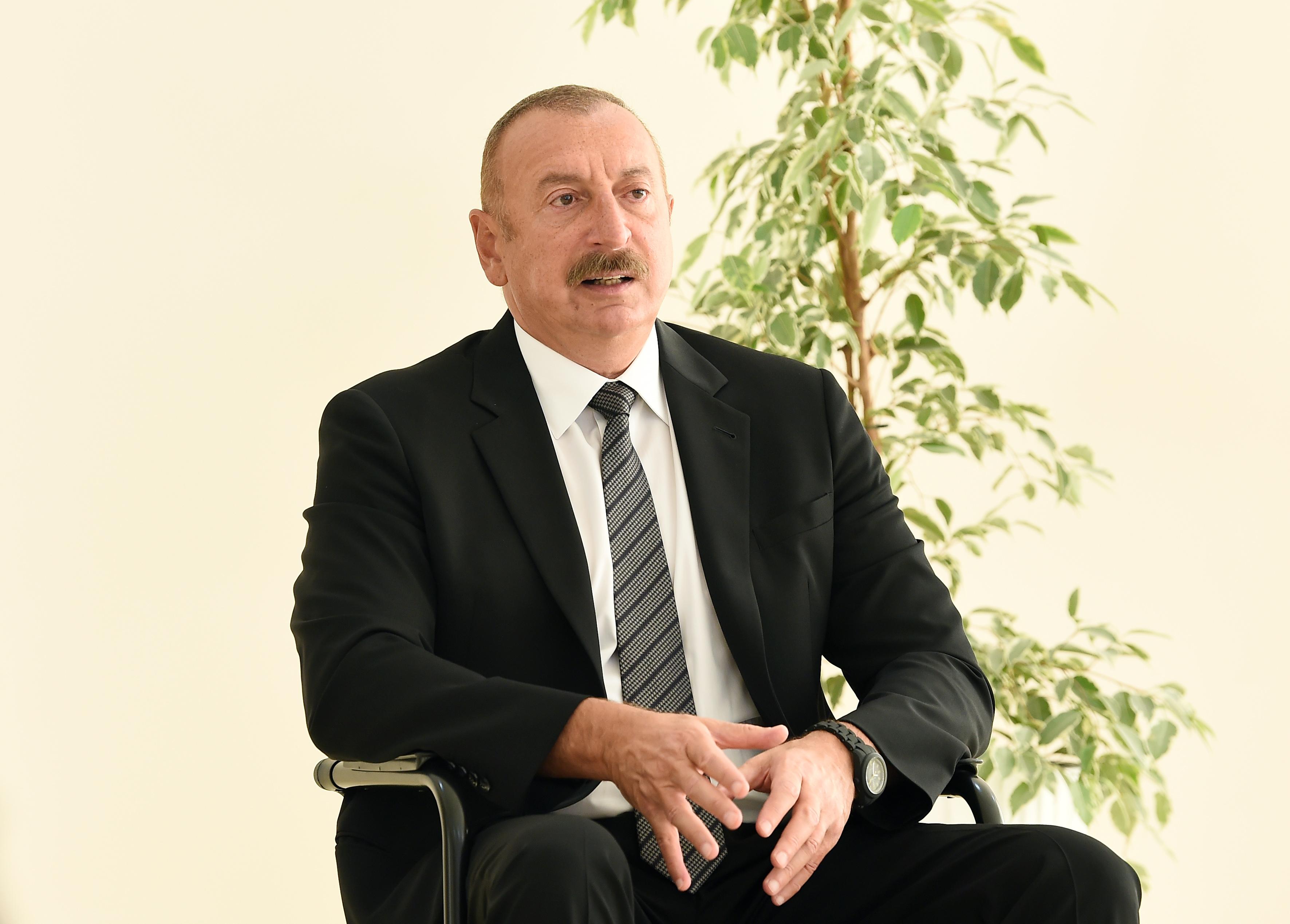 PREZİDENT ŞƏHİD AİLƏLƏRİ İLƏ GÖRÜŞDƏ AÇIQ MESAJ VERDİ: "Biz müharibəyə hər an hazır olmalıyıq" -FOTOLAR