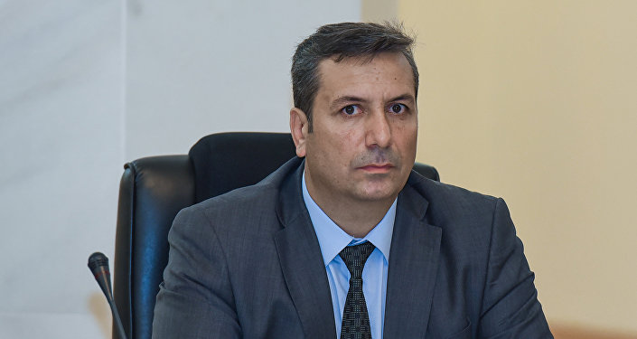 Müşfiq Ələsgərlidən deputatın açıqlamasına sərt etiraz: "Şəhid ailələrinə belə ürəkləri yanırsa, evlərindən birini onlara bağışlasınlar&rdquo;