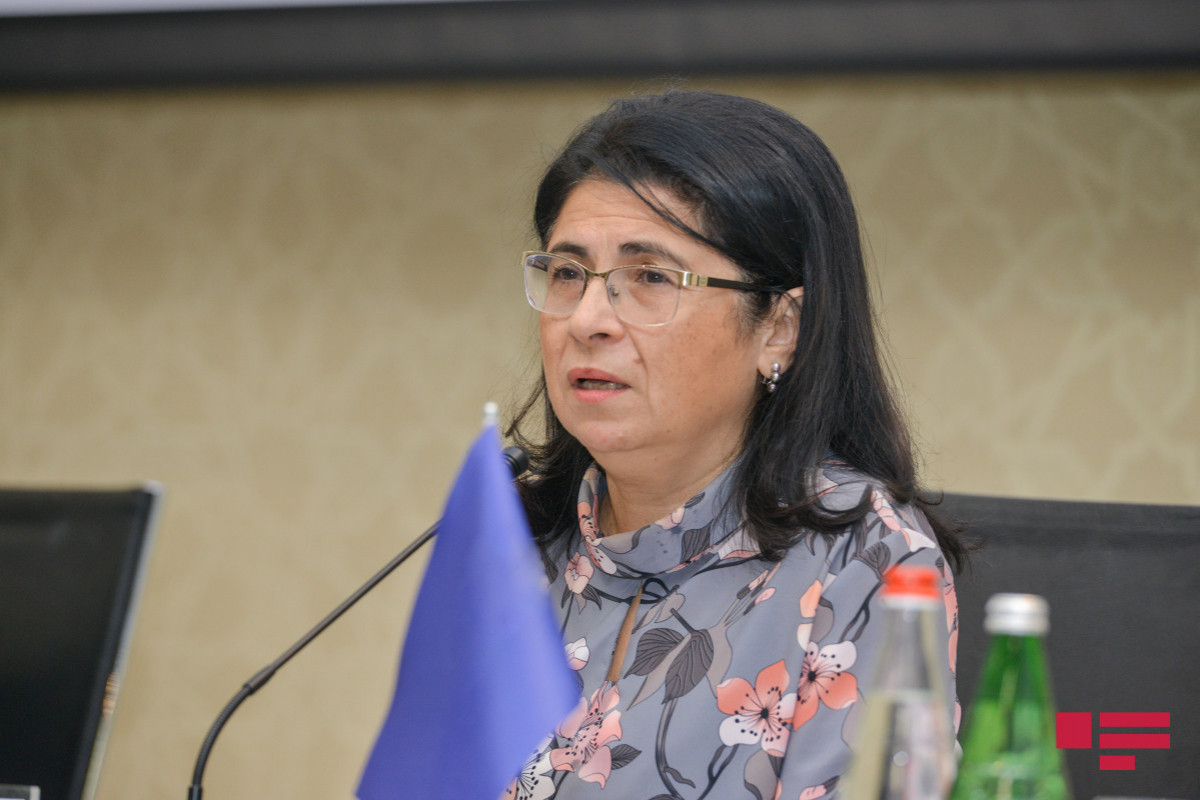 Fərəh Əliyeva yeni komitə sədrini kollektivə təqdim elədi
