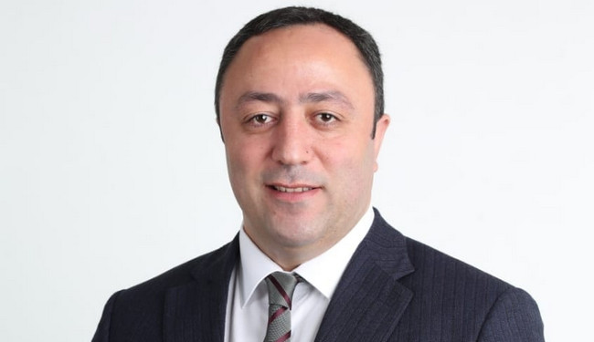 Həbsdə olan keçmiş partiya sədri yeni vəkillə müqavilə imzaladı