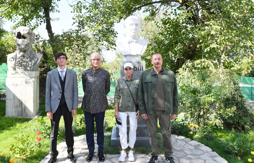 Xalq artisti Bülbülün Şuşada ev-muzeyinin bərpa işlərindən sonra açılışı olub - FOTOLAR