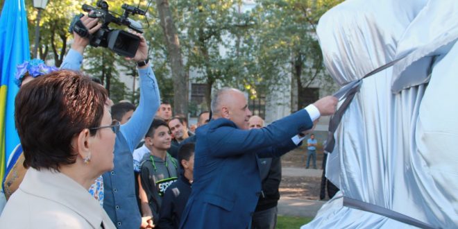 Xarkovda&nbsp;Nizami Gəncəvinin abidəsinin açılışı oldu - FOTOLAR