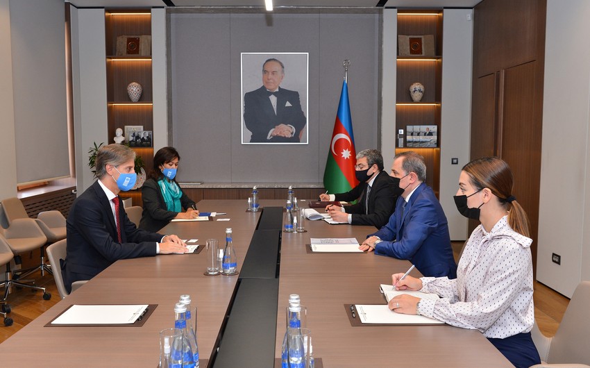 Ceyhun Bayramov BMT rəsmisi ilə müzakirə aparıb