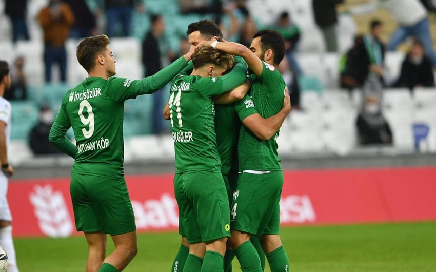 "Bursaspor" rəqibini darmadağın etdi