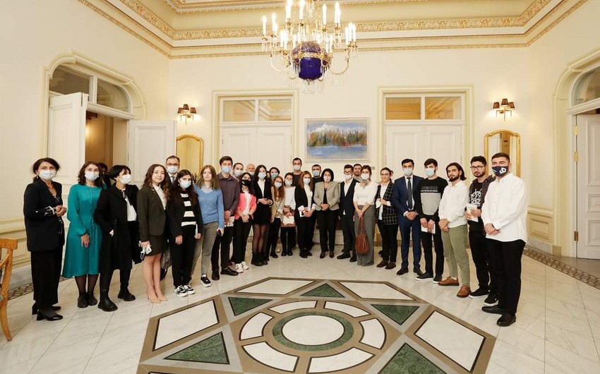 Gürcüstanın prezidenti azərbaycanlı gənclərlə görüşüb - FOTOLAR