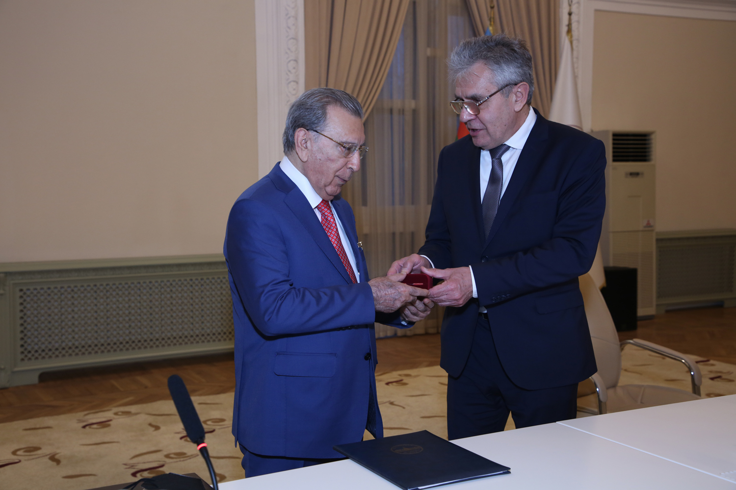 Ramiz Mehdiyevə Rusiya Elmlər Akademiyasının xatirə medalı təqdim edilib - FOTO