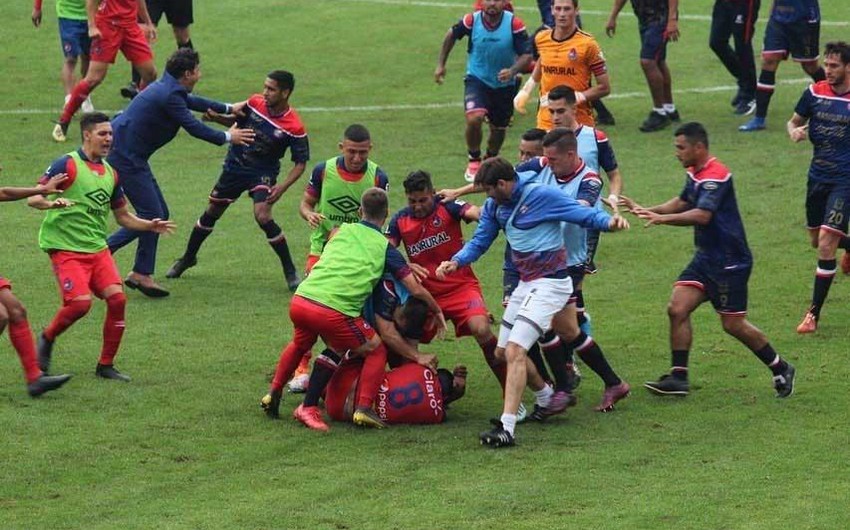 Azərbaycan çempionatının oyununda kütləvi dava düşüb