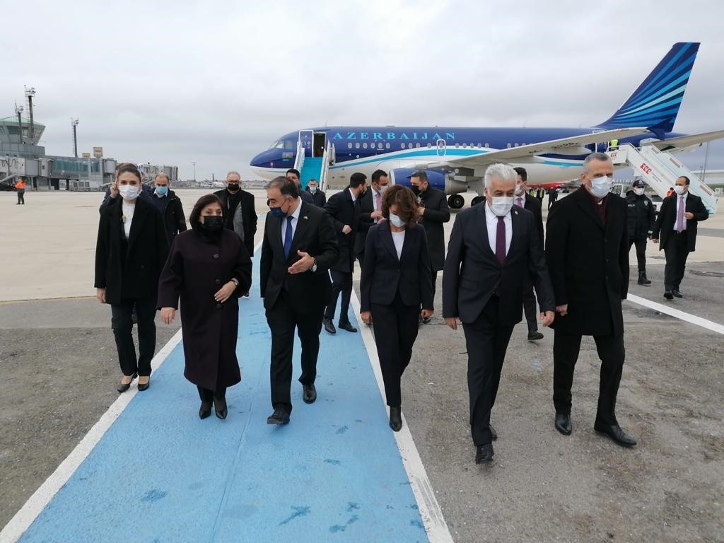 Milli Məclisin sədri Türkiyəyə gedib - FOTO