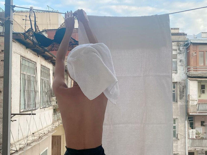 Model Səmra Hüseynova bunu da etdi:&nbsp;"Bax, bax, doyunca bax" - VİDEO