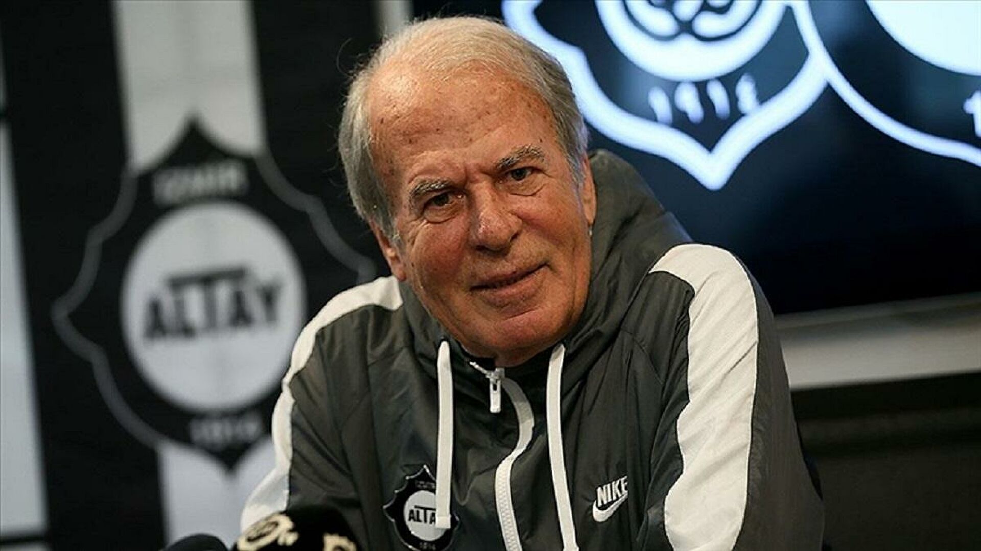 Mustafa Denizli istefa verib