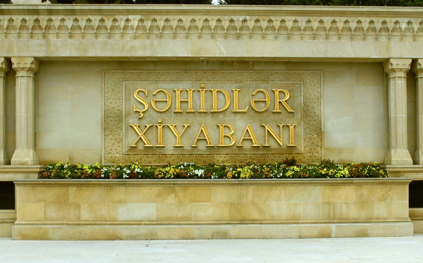 Şəhidlər xiyabanında qeyri-etik videolar çəkən ərəblərə hökm oxundu - 2 il həbs