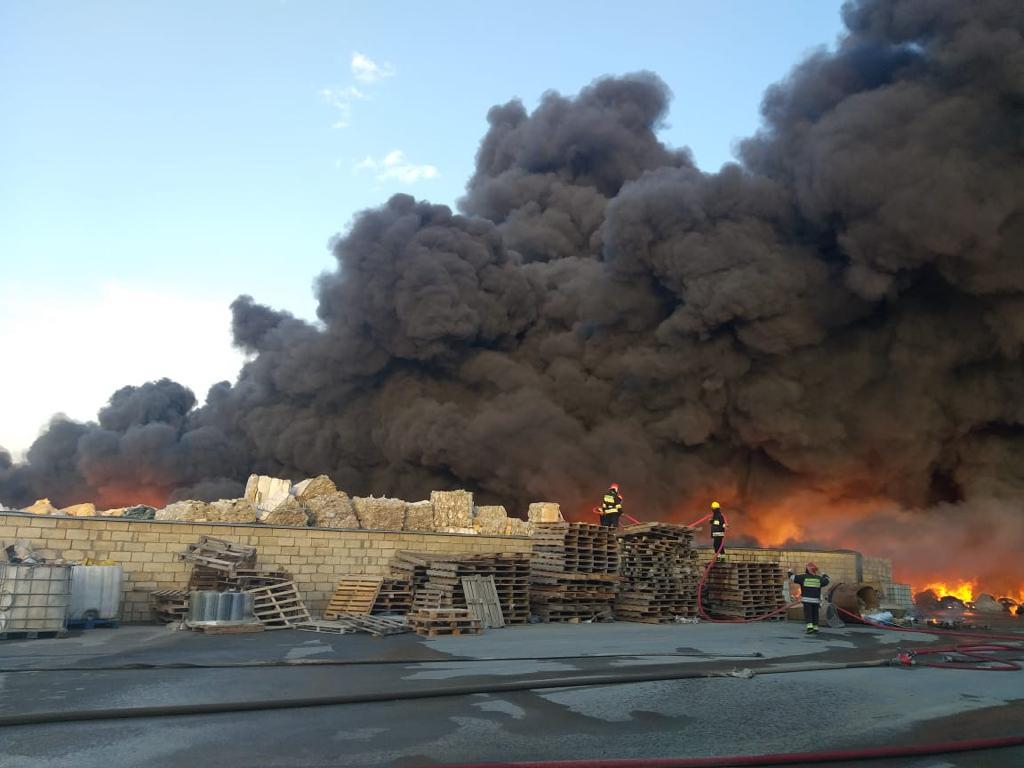 "Azərsun Sənaye Parkı&rdquo;nda güclü yanğın:&nbsp;Kəmaləddin Heydərov hadisə yerinə getdi - FHN, DİN və Prokurorluq açıqlamalar yaydı + FOTOLAR (Yenilənir)