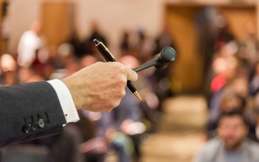 Daha 28 maşın hərraca çıxarıldı