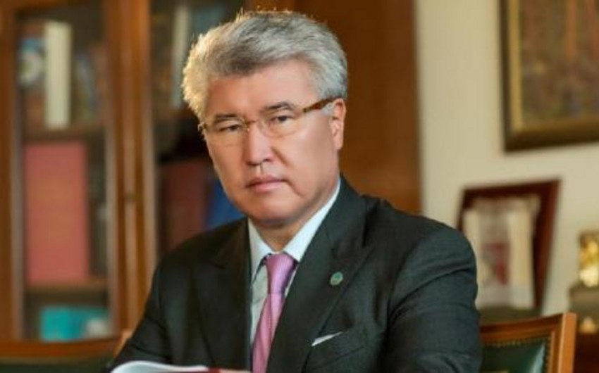 Korrupsiyada ittiham olunan sabiq nazir&nbsp;damarlarını doğrayıb -&nbsp;Qazaxıstanda