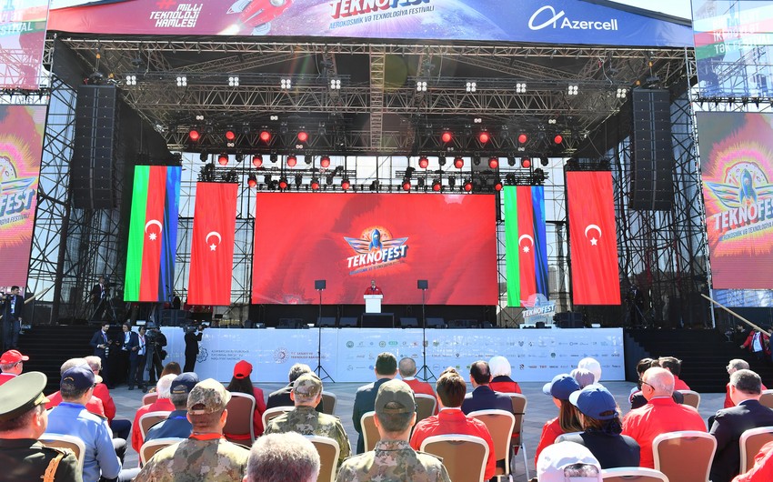İlham Əliyev və Ərdoğan xanımları ilə birgə &ldquo;TEKNOFEST Azərbaycan&rdquo;ın pavilyonlarlı ilə tanış olublar