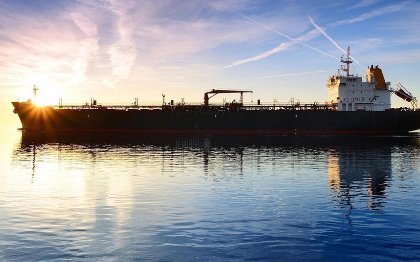 Fars körfəzində neft tankerləri vurulub - İraq neft limanlarını bağlayıb