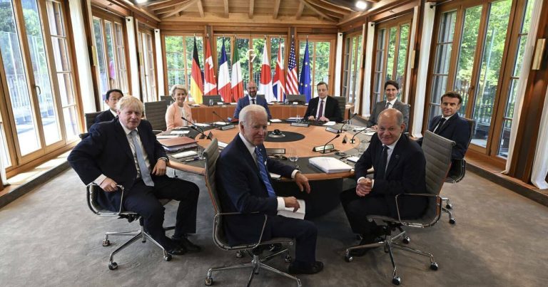 G7 ölkələrinin liderləri toplandı, ilk görüşdə Putin lağa qoyuldu: "Biz əzələlərimizi göstərməliyik&rdquo; - VİDEO/FOTO