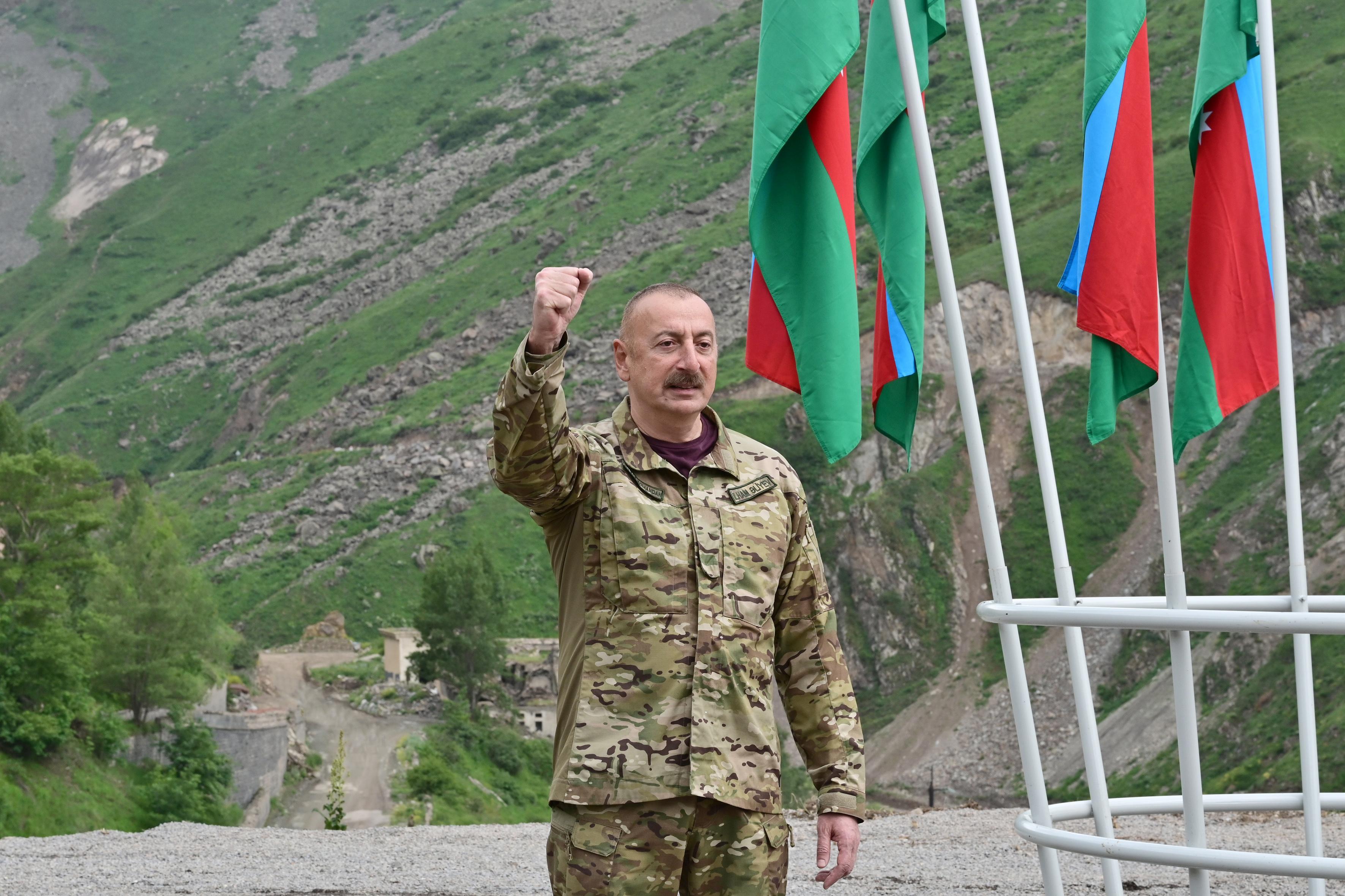 İlham Əliyev Kəlbəcərdə: "Ermənistanla bütün sərhəd boyunca yeni mövqelər, yeni postlar yaradılır"